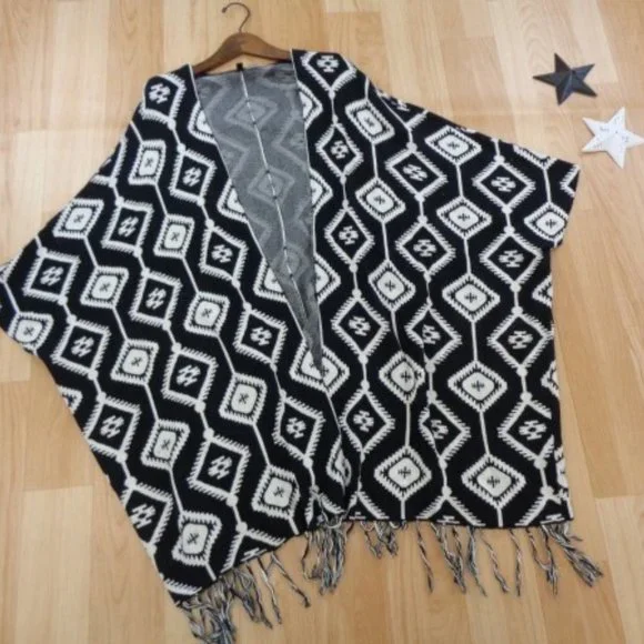 Poncho with Aztec Pattern by H&M Divided - Picture 2 of 7